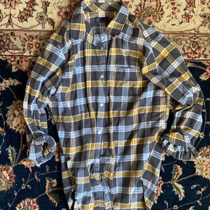 Women’s gap button down shirt